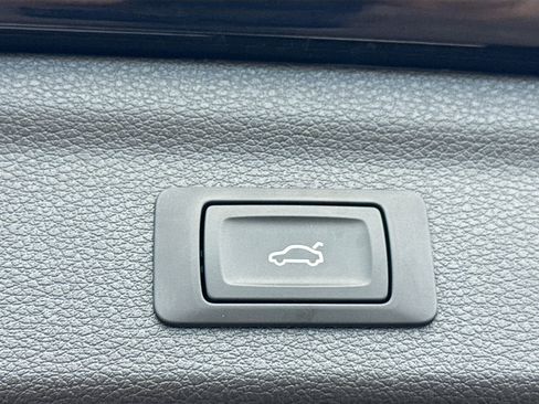 Used 2025 Audi Q3 2.0T Premium image 13