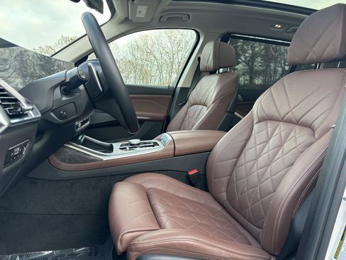 Used 2023 BMW X7 xDrive40i w/ Premium Package image 30