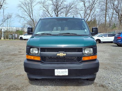 Used 2017 Chevrolet Express 3500 Extended RWD image 2