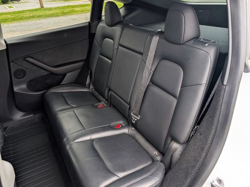 Used 2023 Tesla Model Y Long Range AWD/4WD image 17