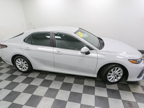 Used 2023 Toyota Camry LE FWD image 5