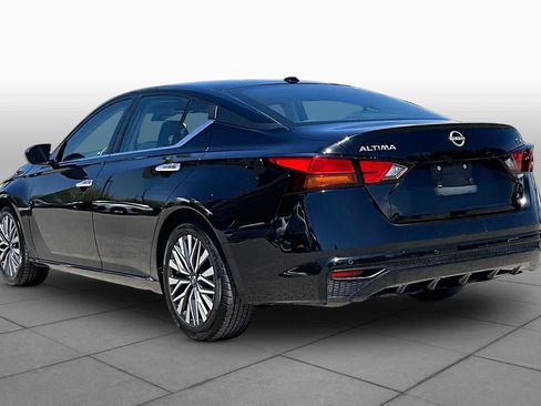 Used 2024 Nissan Altima 2.5 SV FWD image 12