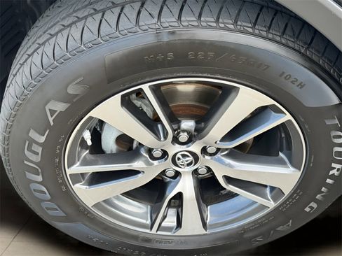 Used 2018 Toyota RAV4 XLE image 19