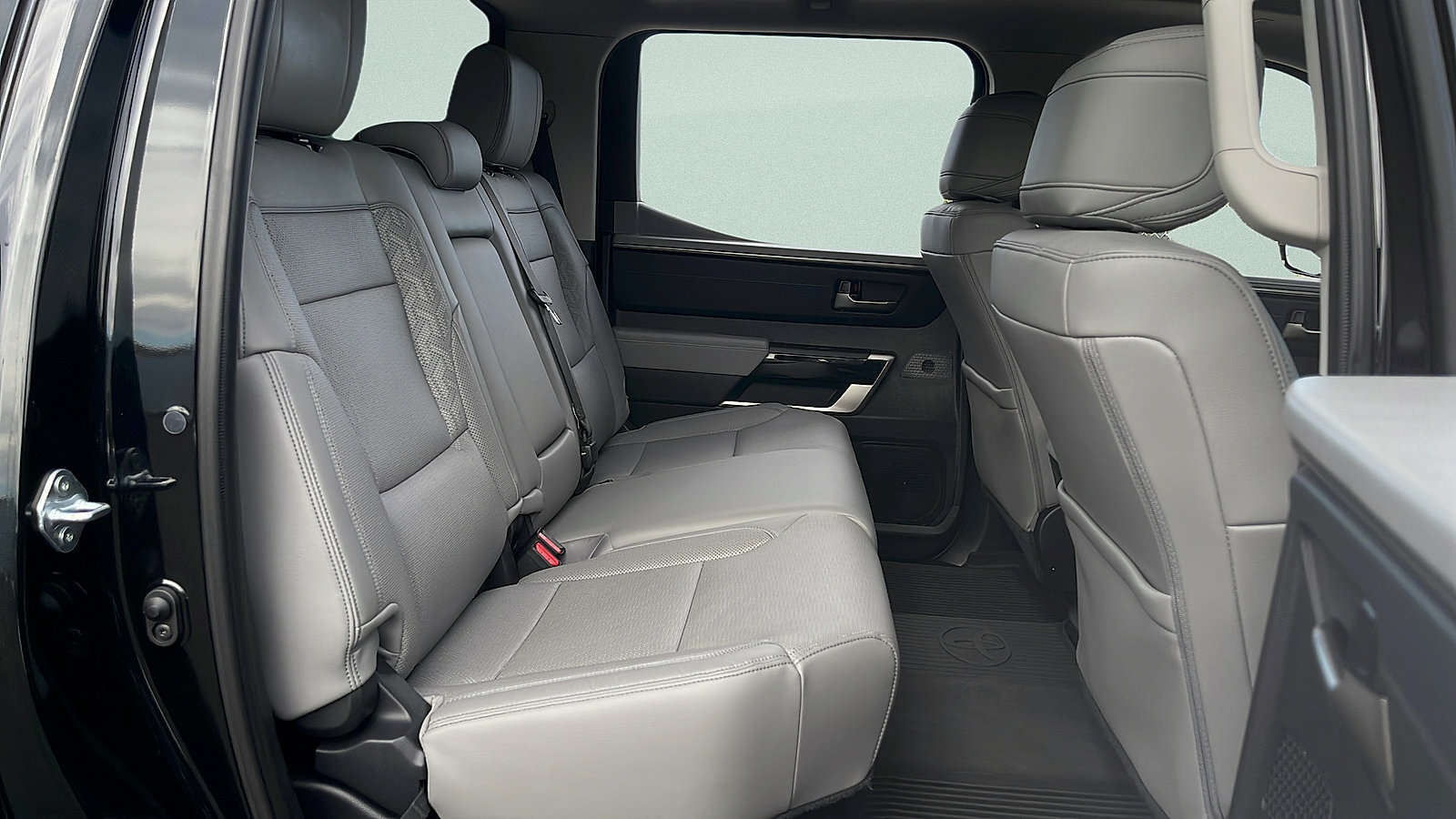 Used 2024 Toyota Tundra Limited AWD/4WD image 30