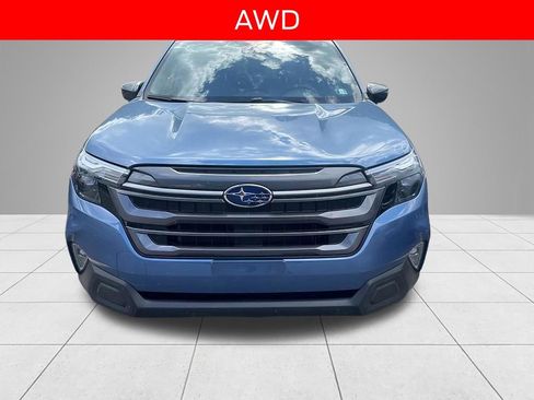 Used 2025 Subaru Forester Premium AWD/4WD image 2