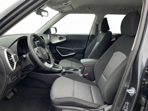 Used 2025 Kia Soul LX w/ LX Technology Package FWD image 10