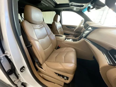 Used 2020 Cadillac Escalade ESV Platinum image 26