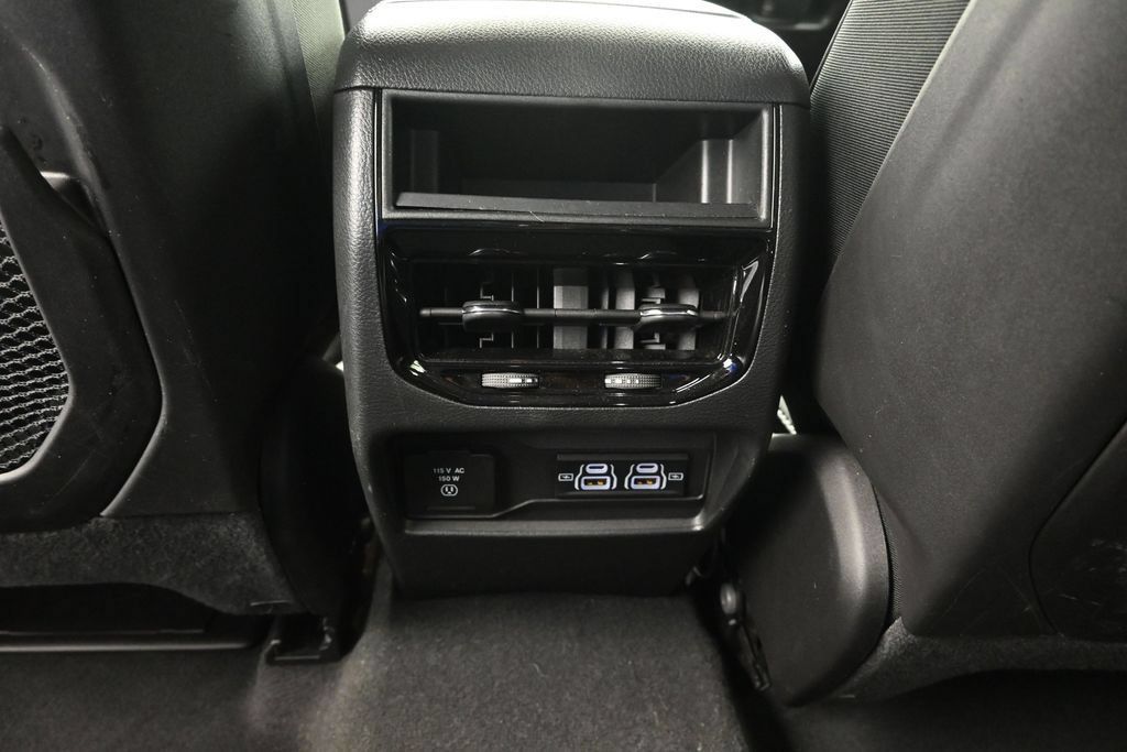 Used 2024 Jeep Grand Cherokee Altitude RWD image 19