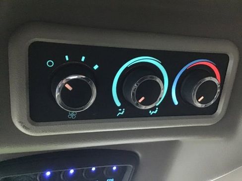 Used 2019 GMC Savana 2500 Extended w/ Enhanced Convenience Package image 38