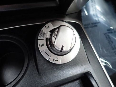 Used 2018 Toyota 4Runner SR5 AWD/4WD image 19