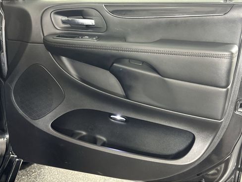 Used 2020 Dodge Grand Caravan SE image 35