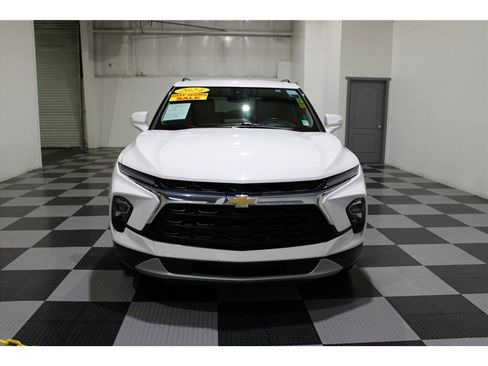 Used 2024 Chevrolet Blazer LT image 2