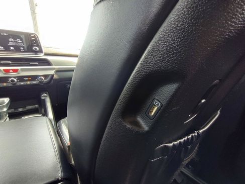 Used 2020 Kia Telluride S w/ S 8 Passenger Seating Package FWD image 35