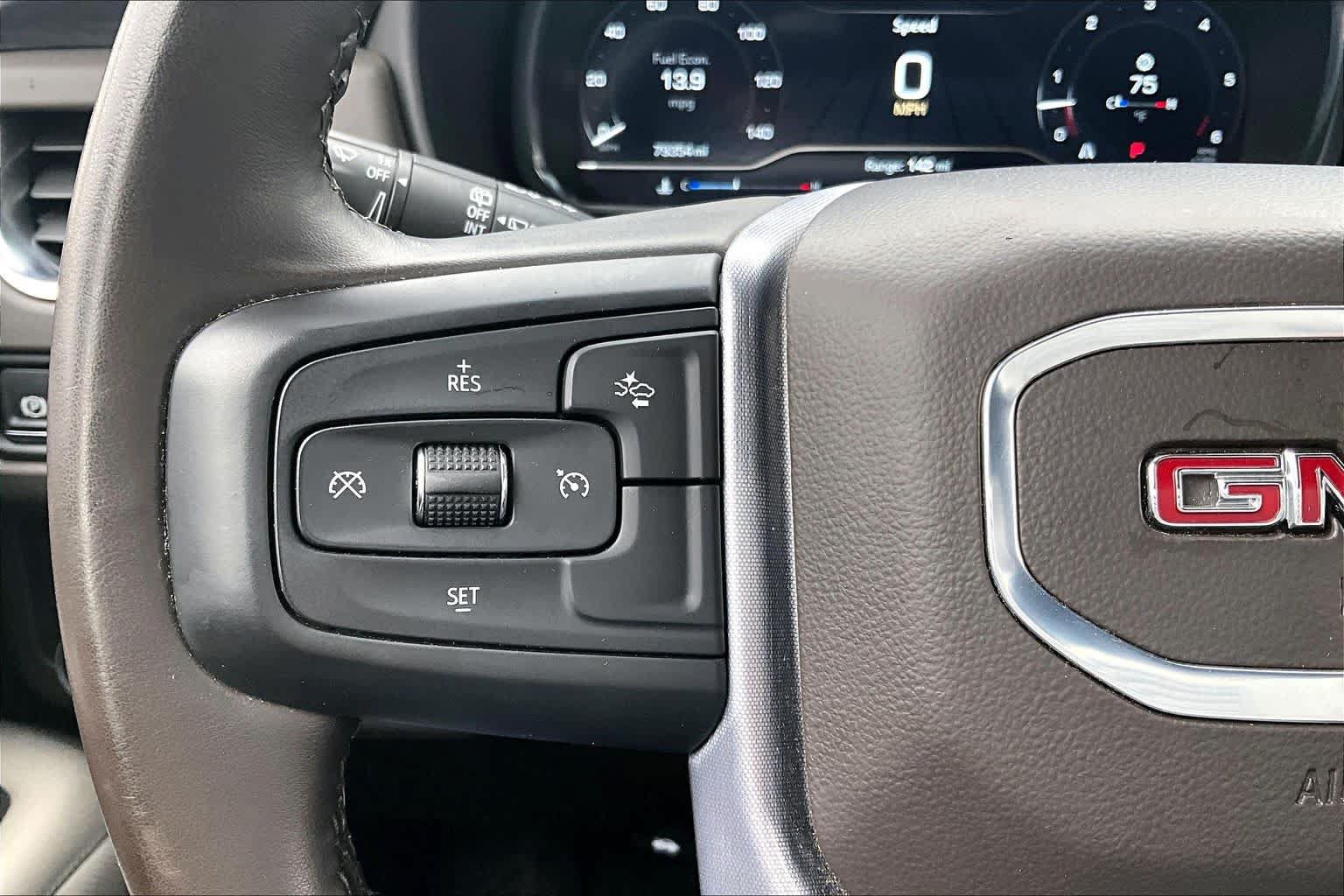 Used 2024 GMC Yukon SLT RWD image 24