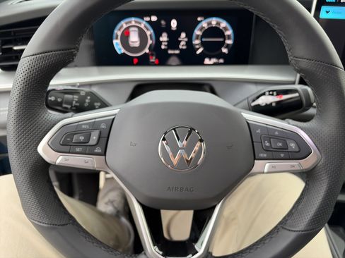 New 2026 Volkswagen Tiguan SE R-Line image 25