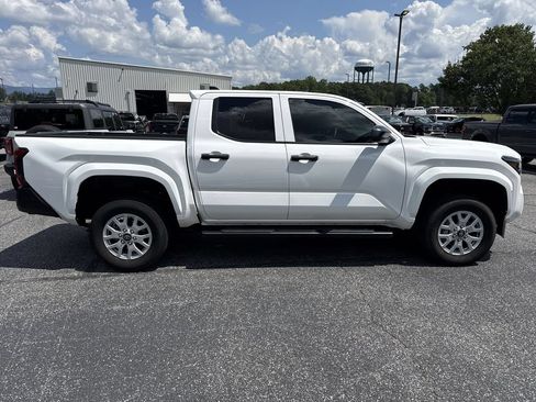 Used 2024 Toyota Tacoma SR AWD/4WD image 8
