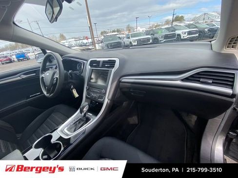 Used 2016 Ford Fusion SE image 32