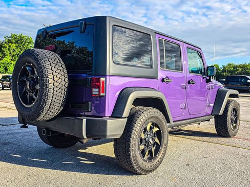Used 2018 Jeep Wrangler Unlimited Rubicon w/ Connectivity Group AWD/4WD image 6