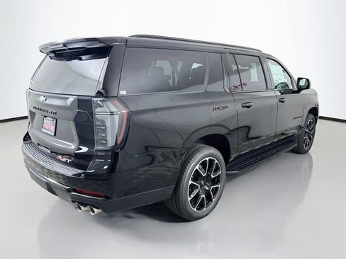 New 2026 Chevrolet Suburban RST w/ RST Capability Package AWD/4WD image 9