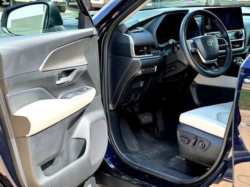 Used 2024 Toyota Grand Highlander XLE AWD/4WD image 8