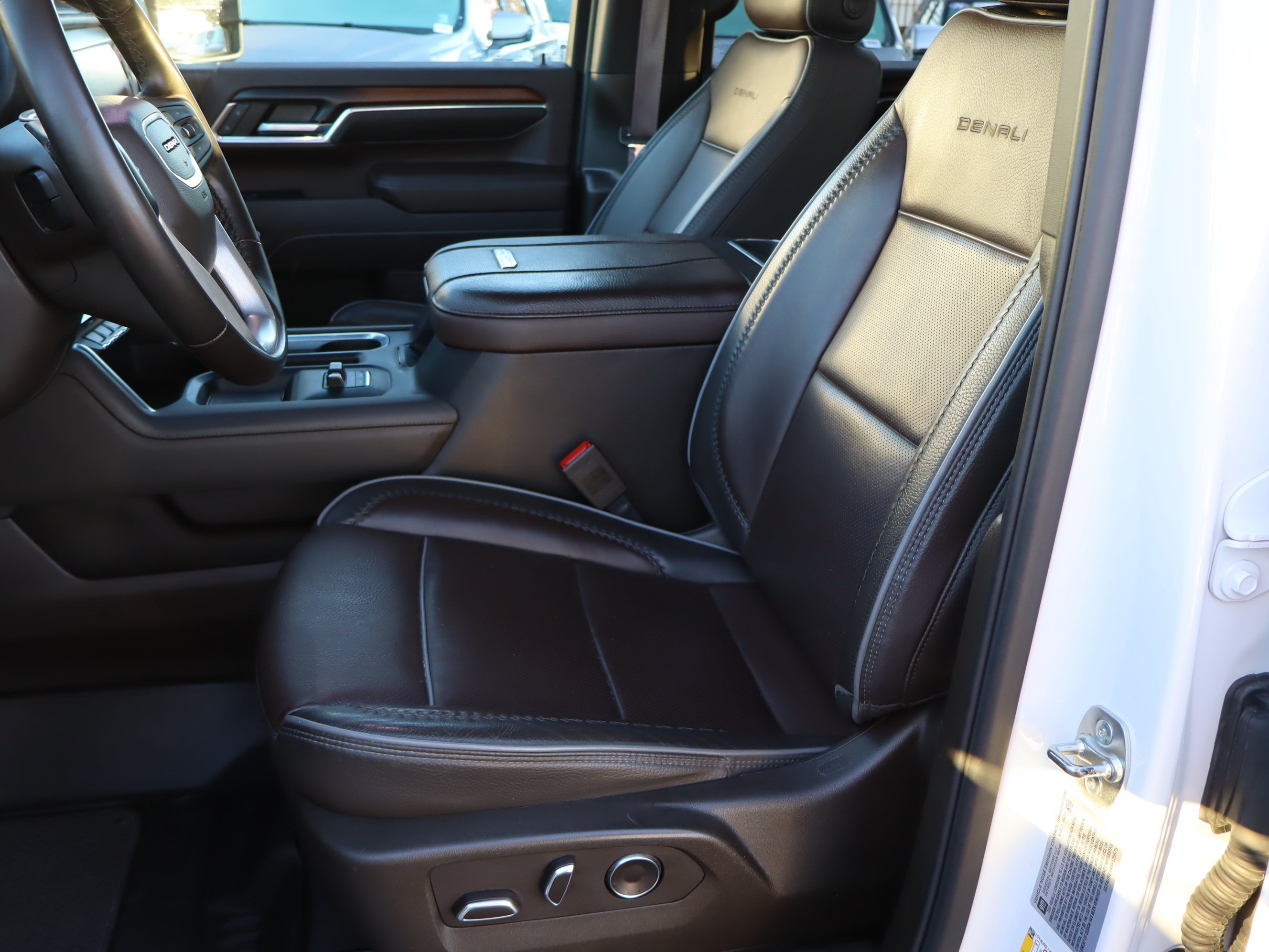 Used 2025 GMC Sierra 2500 Denali w/ Denali Reserve Package AWD/4WD image 20