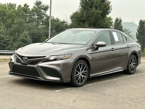 Used 2021 Toyota Camry SE FWD image 1