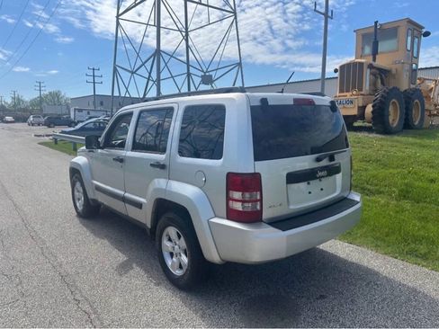 Used 2010 Jeep Liberty Sport w/ Popular Equipment Group AWD/4WD image 4