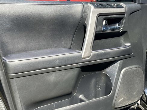 Used 2022 Toyota 4Runner SR5 Premium image 15