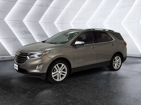 Used 2018 Chevrolet Equinox Premier image 3
