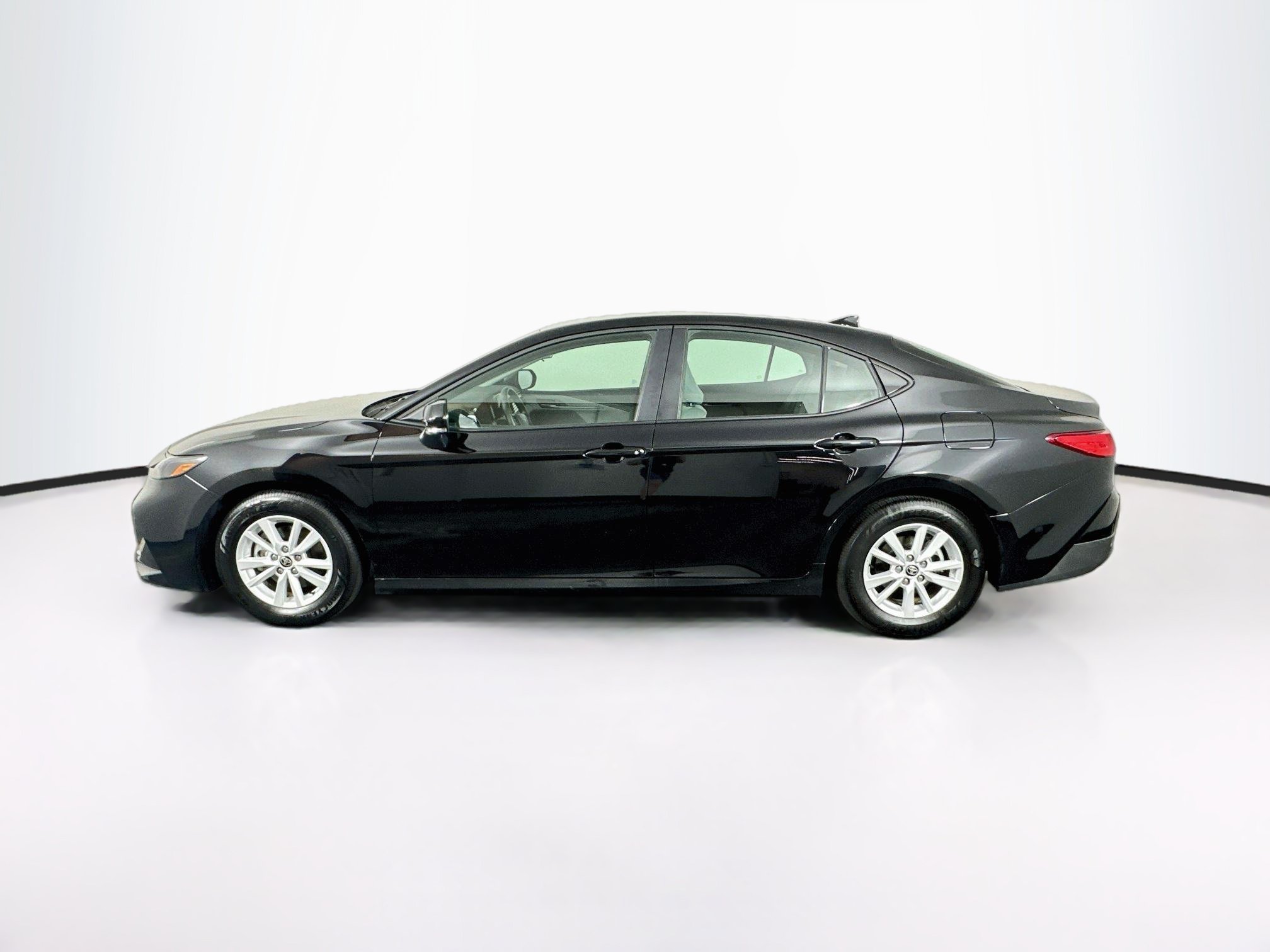 Used 2026 Toyota Camry LE FWD image 4