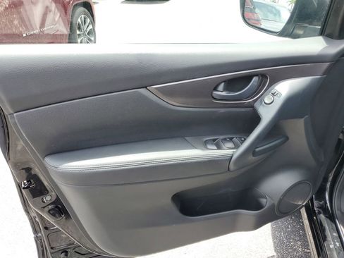 Used 2022 Nissan Rogue Sport S image 12