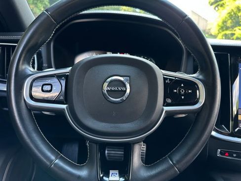 Used 2020 Volvo S60 T5 R-Design image 21