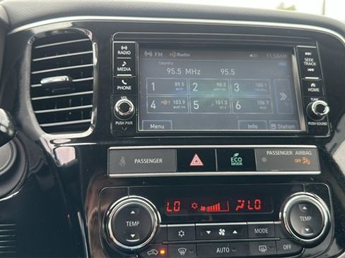 Used 2019 Mitsubishi Outlander ES image 19