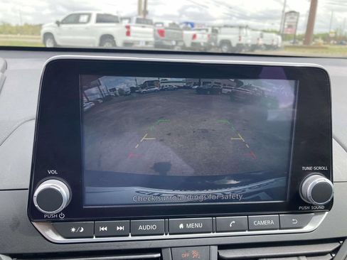 Used 2025 Nissan Altima 2.5 SV image 21