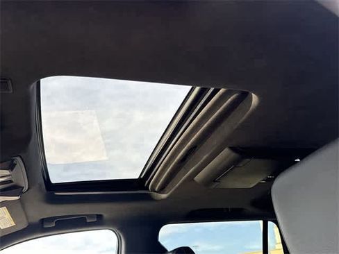 Used 2016 Cadillac Escalade Platinum image 30