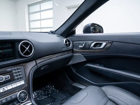 Used 2014 Mercedes-Benz SL 63 AMG image 14