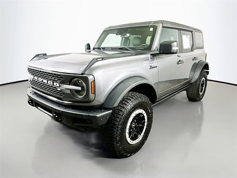Used 2021 Ford Bronco Badlands image 3