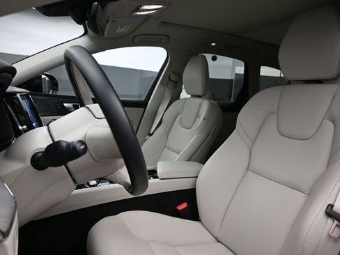 Used 2023 Volvo XC60 B5 Plus w/ Protection Package Premier image 10