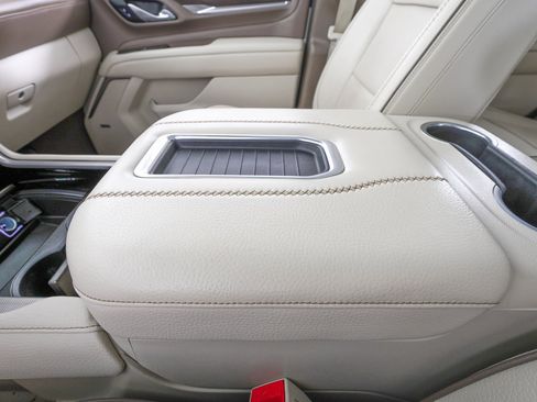 Used 2021 GMC Yukon Denali w/ Denali Premium Package image 31