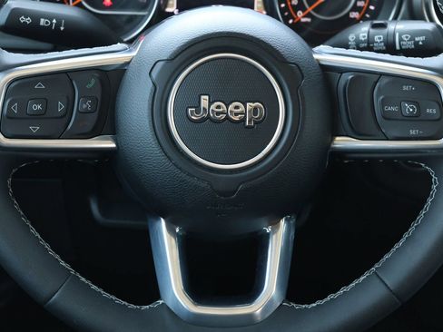 Used 2023 Jeep Wrangler Unlimited Sahara AWD/4WD image 17