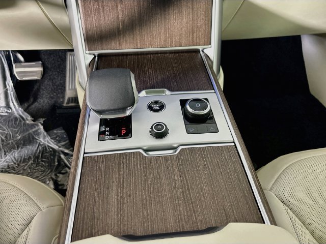 New 2027 Land Rover Range Rover Long Wheelbase SE AWD/4WD image 18