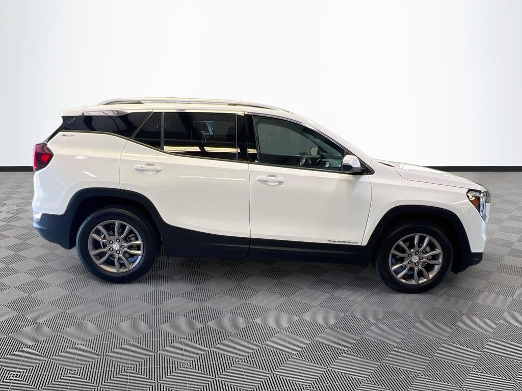 Used 2024 GMC Terrain SLT AWD/4WD image 8