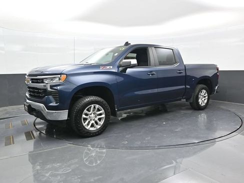 Used 2023 Chevrolet Silverado 1500 LT AWD/4WD image 3