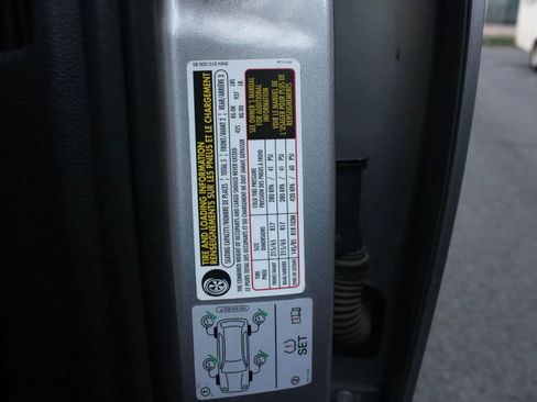 Used 2019 Volkswagen Tiguan SE w/ Panoramic Sunroof Package image 37