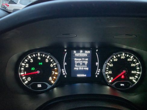 Used 2020 Jeep Renegade Latitude w/ Cold Weather Group image 11