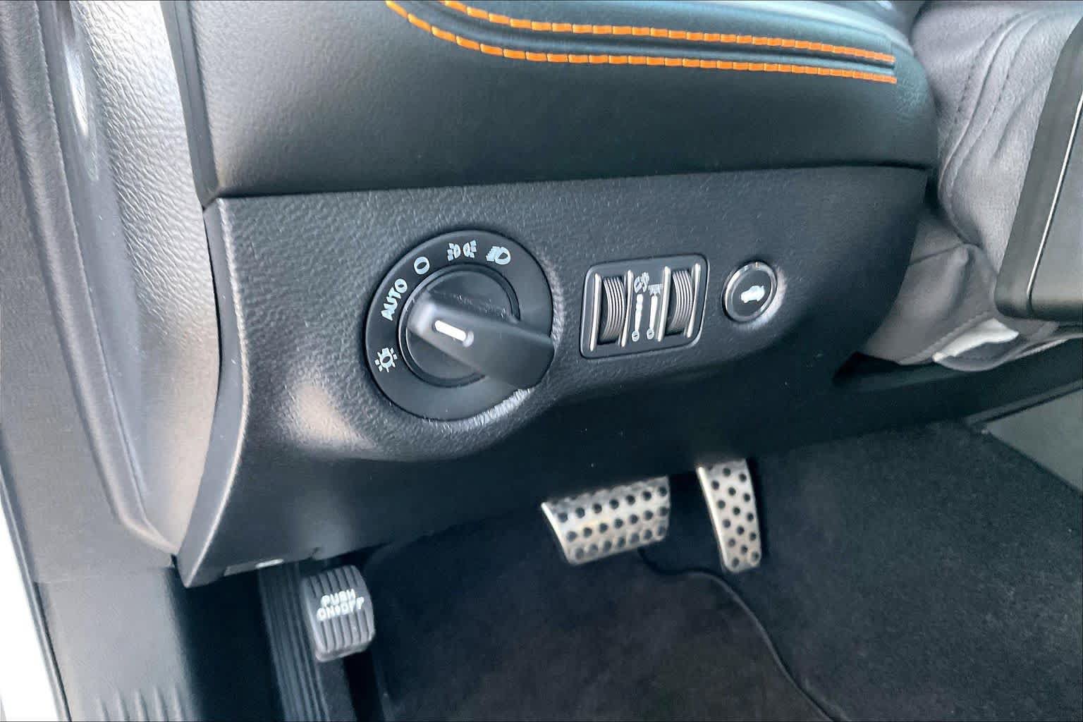 Used 2022 Dodge Challenger R/T Scat Pack RWD image 32
