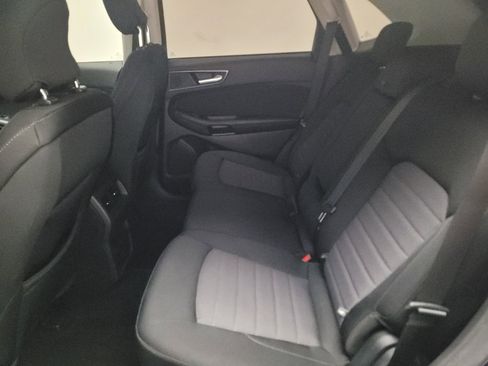 Used 2017 Ford Edge SE FWD image 18