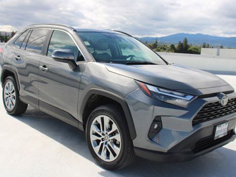 Used 2022 Toyota RAV4 XLE Premium FWD image 2