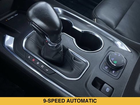 Certified 2022 Chevrolet Traverse Premier w/ Redline Edition AWD/4WD image 8
