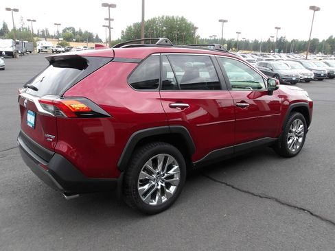 Used 2019 Toyota RAV4 Limited w/ Cold Weather Package AWD/4WD image 5